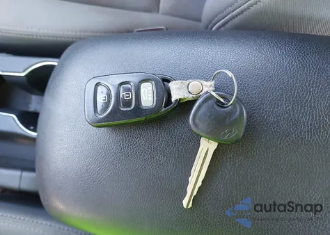 2012 Hyundai Elantra Gls from USA, damaged, VIN 5NPDH4AE9CH076948